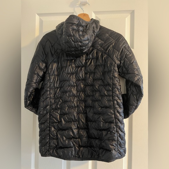 SOLD / Patagonia Women’s Nano Puff Hoodie jacket - Picture 3 of 8